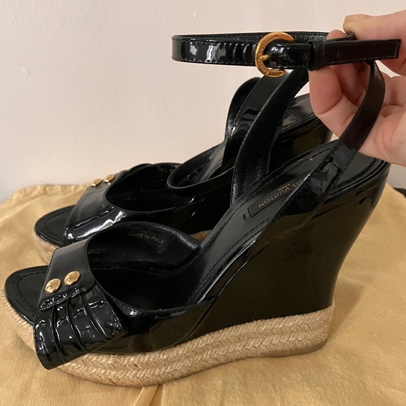 LOUIS VUITTON PATENT LEATHER WEDGES - Picture 9 of 15